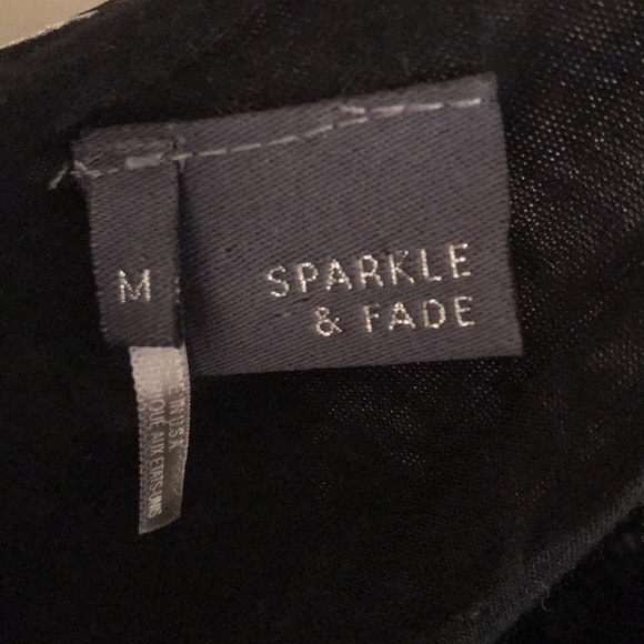 Fun flowy black & white sparkle & fads brand top - Picture 4 of 4